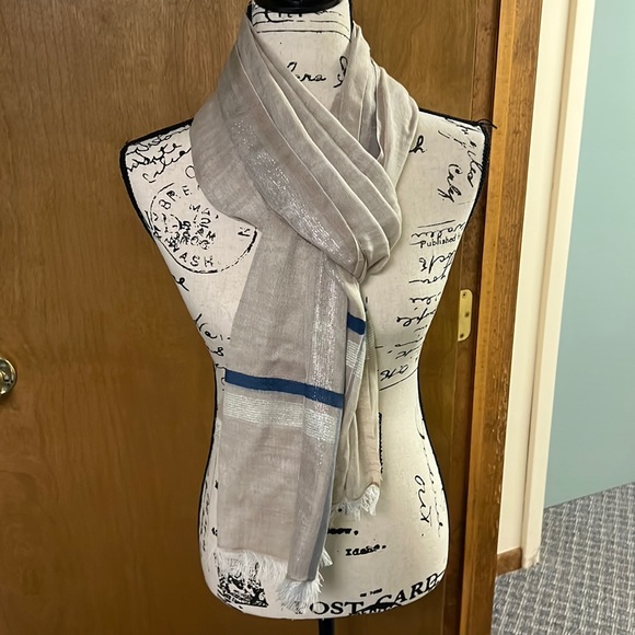 Scarf - Picture 1 of 6